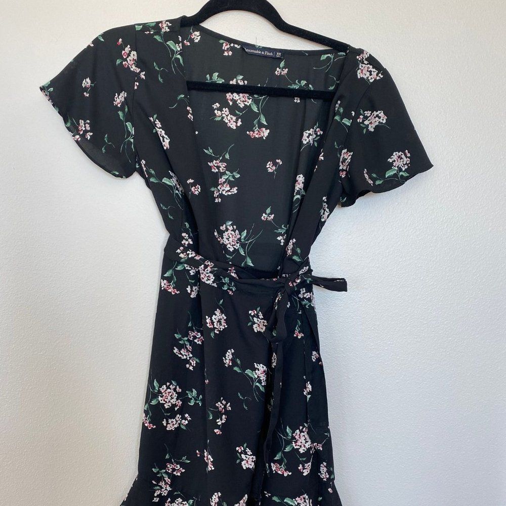 Abercrombie and Fitch Y2K 90s Style Black Floral Short-Sleeve Wrap Dress Size XS - Picture 3 of 7
